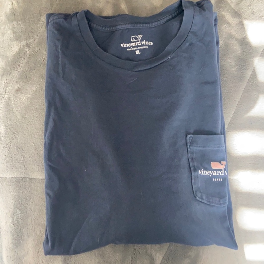 Vinyard vines t-shirt. Gently worn.